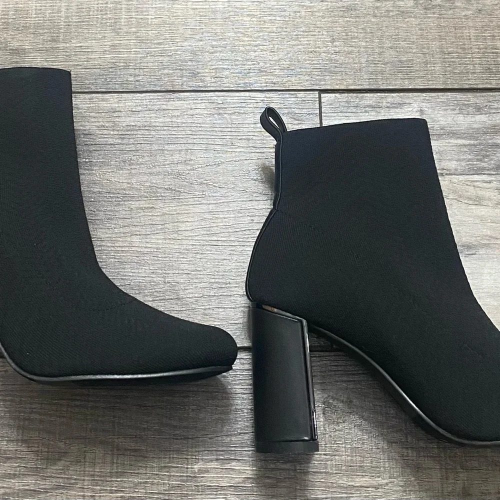 BCBGeneration Black Ankle Booties Stretch Pull On Casual Dressy Event NWOT - Picture 2 of 9